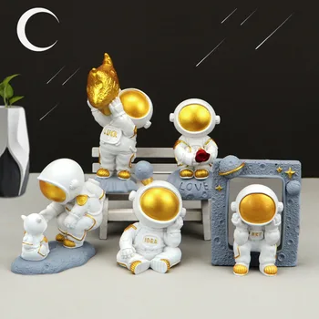 Астронавт Украса астронавти Могат да се използват за украса за кола, украса торта, подарък за рожден ден, декорация на масата Изображение