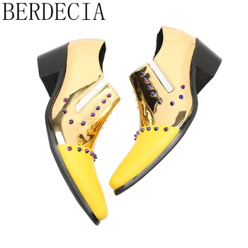 Модни джентльменские обувки без обков с цветни нитове; вечерни обувки с остър пръсти жълто злато в стил мозайка; брандираната мъжки обувки по поръчка Изображение